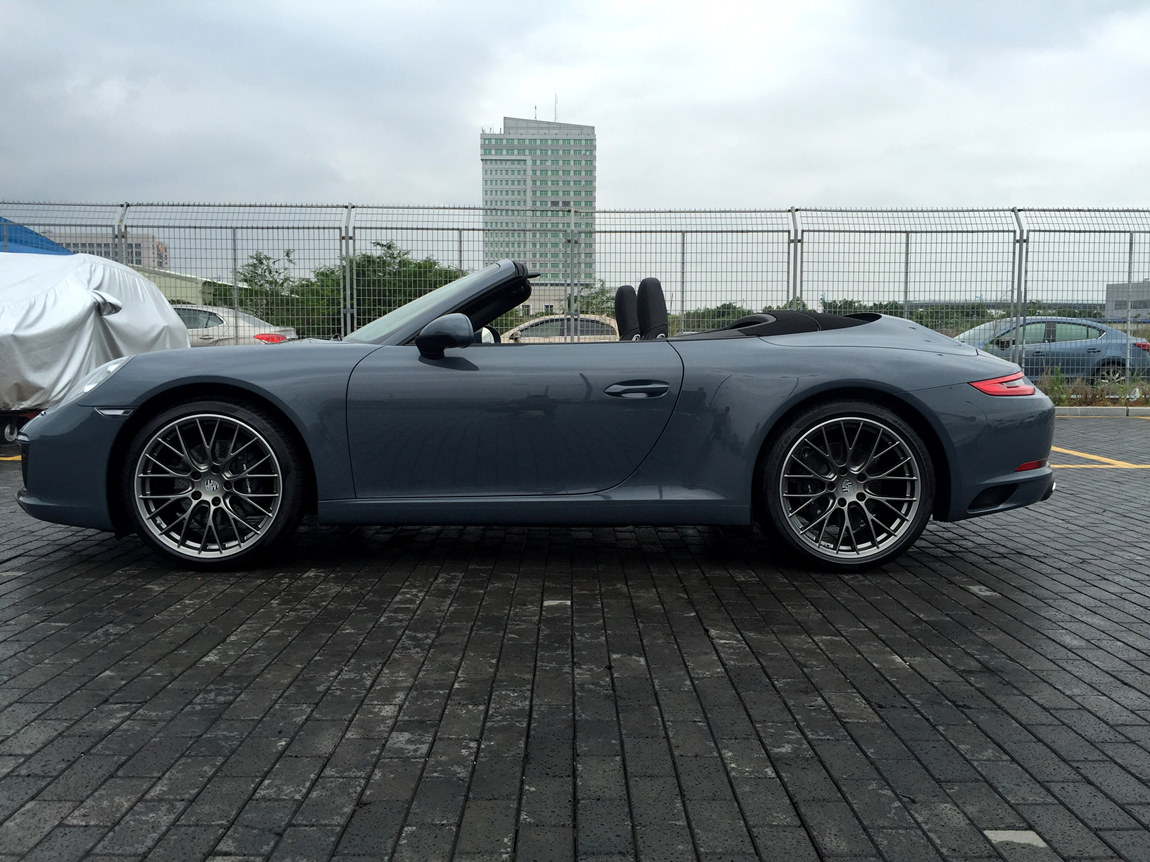 保时捷 911 carrera cabriolet 石墨蓝 交付上海客户