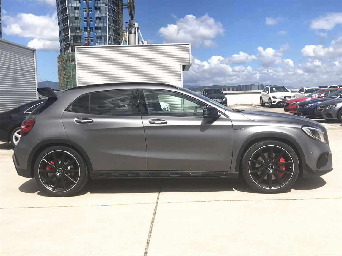奔驰gla 45 amg 哑光灰/黑内 现车优惠8万元