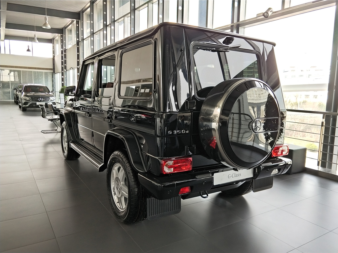 奔驰g350d落地价,奔驰g350报价 需转籍:奔驰 g350d 黑外棕内 现车加2万
