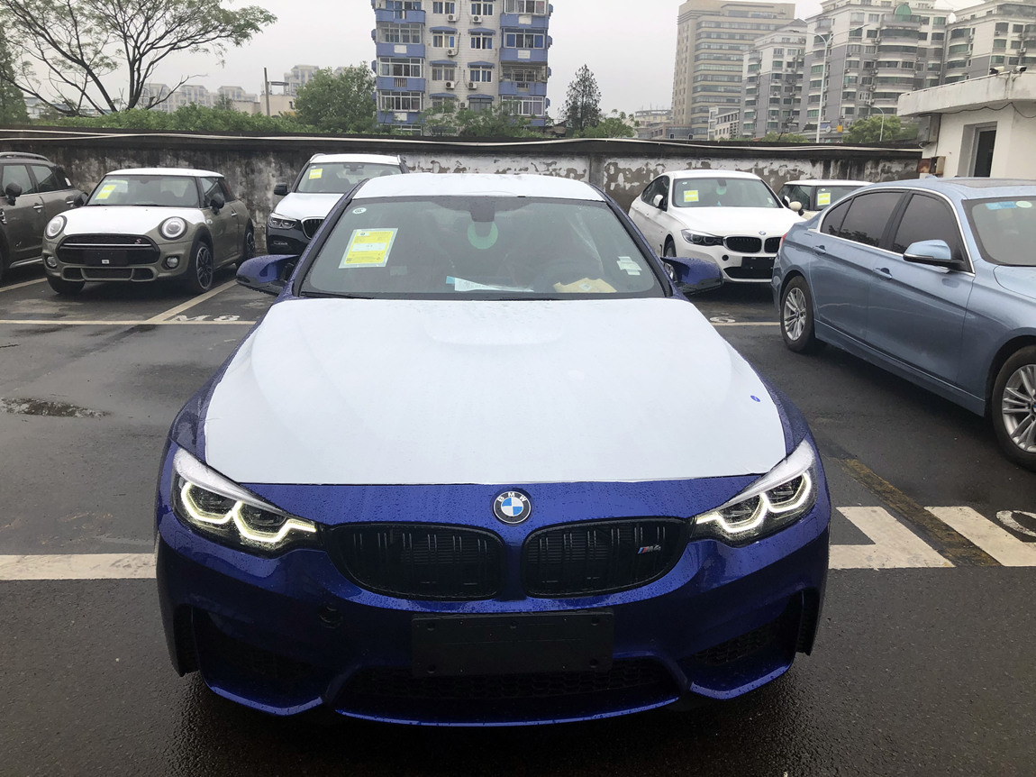 宝马m4 coupe 圣马力诺蓝/萨基尔橙 现车优惠21.89万元